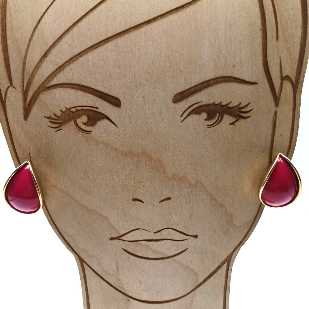 Vintage Red Teardrop Clip-On Earrings Gold-Tone Setting